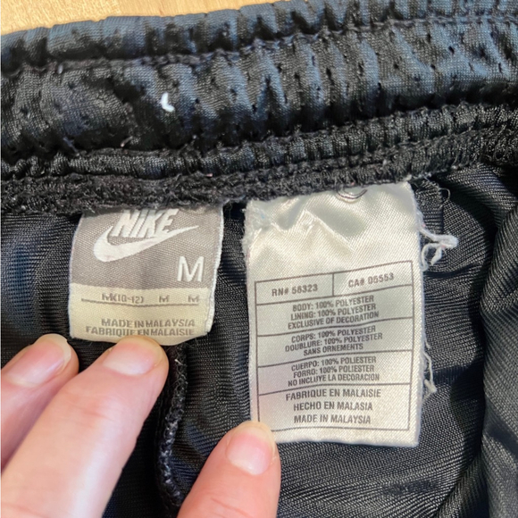 Nike Black Mesh Athletic Shorts - Youth Medium (10-12) (b12) - Picture 4 of 4